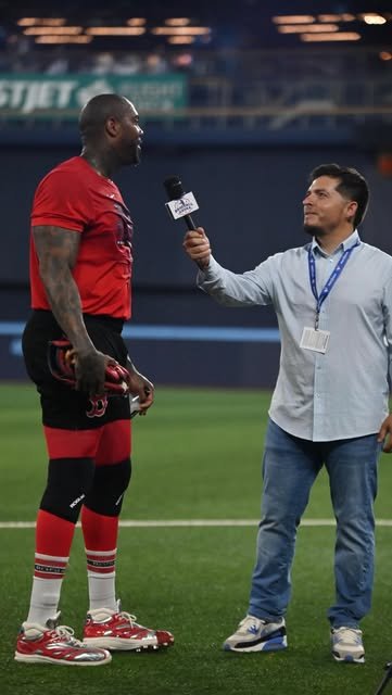 Conversación con un jugador en el estadio